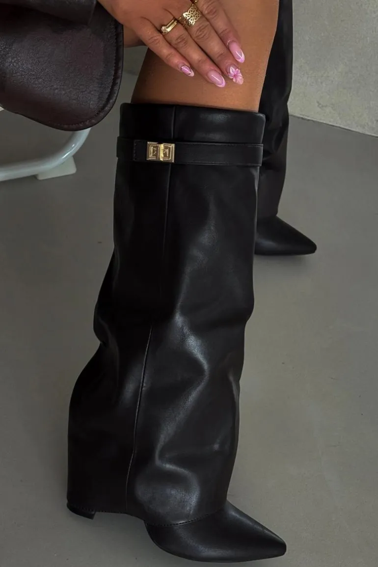 Kozaki Damskie Na Słupku Z Wywiniętą Cholewką I Złotym Detalem Czarne Diorna