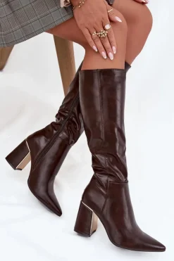 Kozaki Damskie Na Słupku Ze Złotym Elementem Czekoladowe Alessine