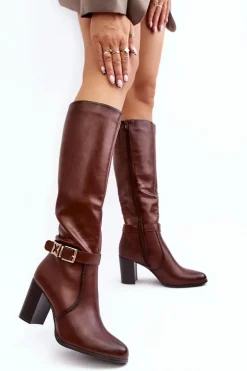 Kozaki Damskie Na Słupku Z Klamrą Ocieplane Brązowe Sendilia