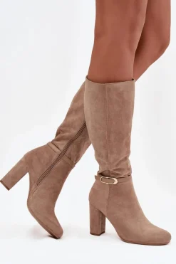 Kozaki Damskie Na Słupku Ze Złotą Klamrą Ocieplane Beżowe Seraphine