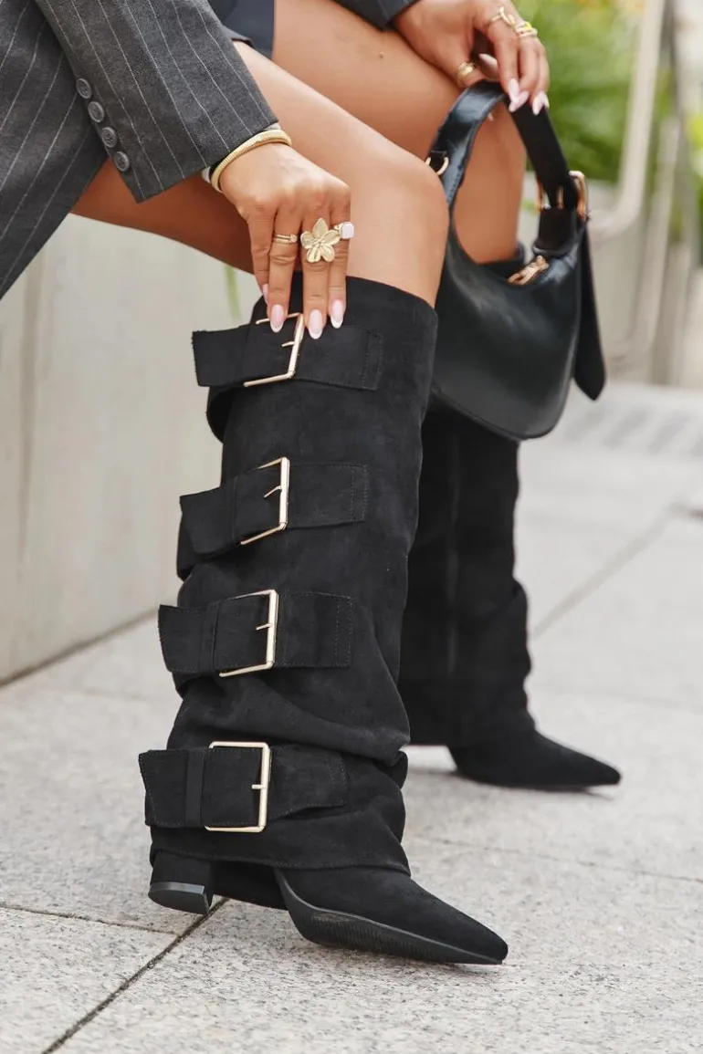 Kozaki Damskie Na Słupku Z Wywiniętą Cholewką I Złotymi Klamrami Eko Zamszowe Czarne Isavelle