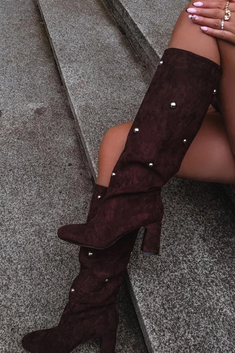 Kozaki Damskie Ocieplane Na Słupku Z Ozdobnymi Detalami Czekoladowe Lucinda