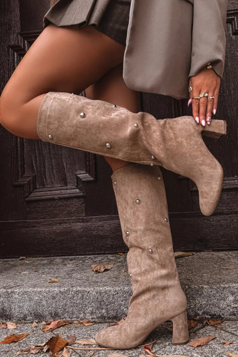 Kozaki Damskie Ocieplane Na Słupku Z Ozdobnymi Detalami Beżowe Lucinda