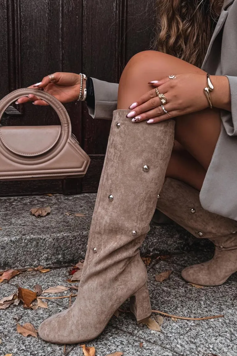 Kozaki Damskie Ocieplane Na Słupku Z Ozdobnymi Detalami Beżowe Lucinda