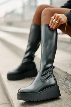 Kozaki Damskie Przed Kolano Na Platformie I Koturnie Vinceza 58342 Czarne