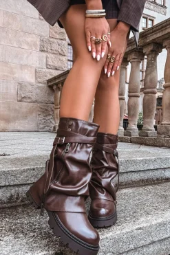 Kozaki Damskie Z Wywiniętą Cholewką Do Połowy Łydki Z Paskiem Czekoladowe Darisa