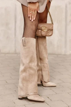 Kozaki Damskie Z Wywiniętą Cholewką Na Słupku Beżowe Kaithena