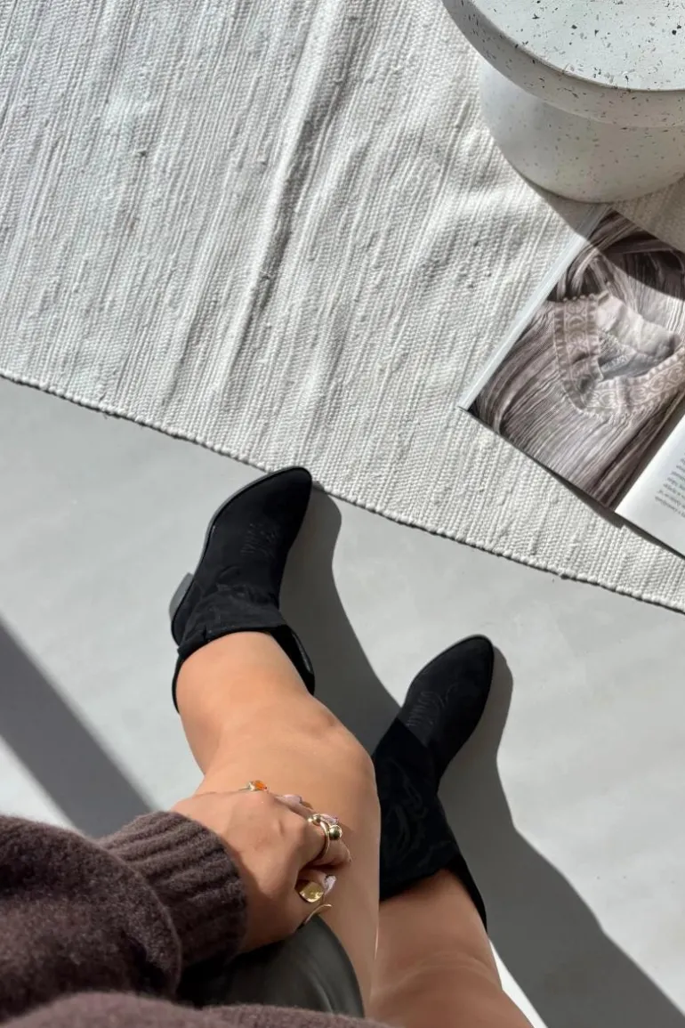 Kozaki Kowbojki Damskie Na Obcasie Ocieplane Vinceza 16508 Czarne