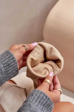 Kozaki Na Płaskim Obcasie Za Kolano Z Eko Zamszu Beżowe Linnithia