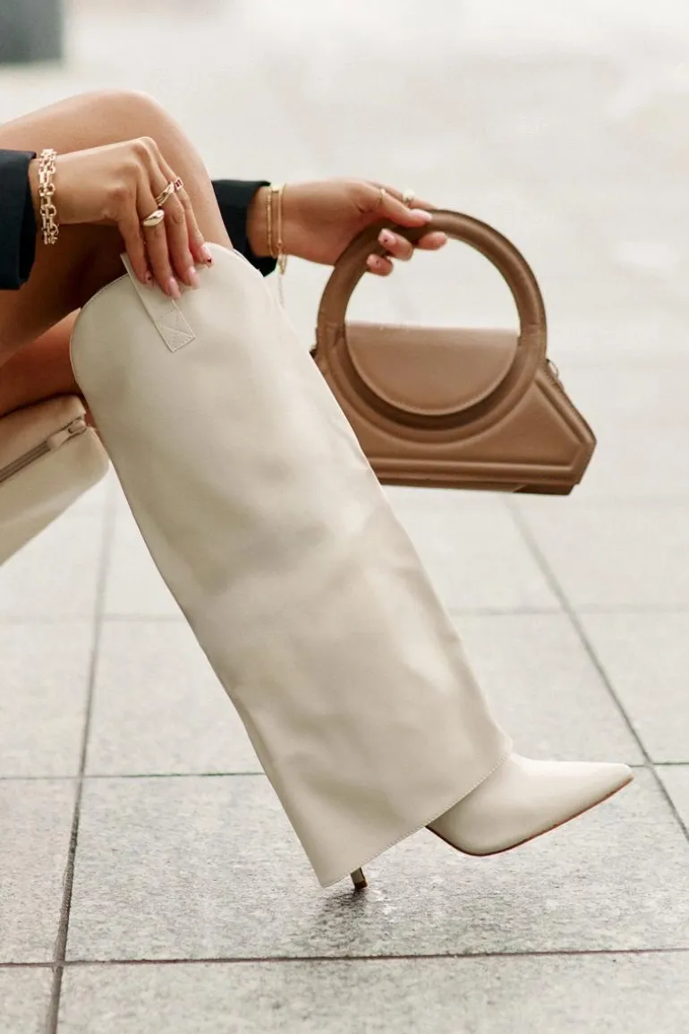 Kozaki Na Szpilce Z Wywiniętą Cholewką Jasnobeżowe Bellinna