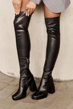 Kozaki Z Cholewką Za Kolano Na Słupku Czarne Liatheia