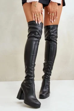 Kozaki Z Cholewką Za Kolano Na Słupku Czarne Liatheia