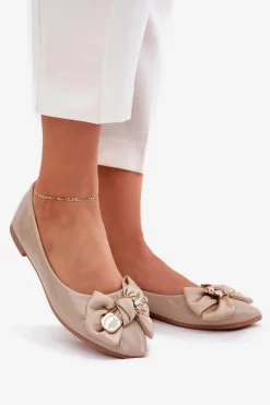 Lakierowane Baleriny Z Kokardą I Złotą Broszką Ciemnobeżowe Rivona