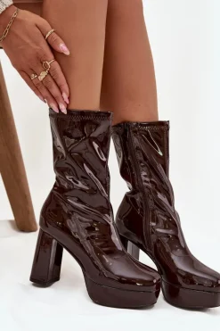 Lakierowane Botki Damskie Na Platformie I Słupkowym Obcasie Czekoladowe Calvessa