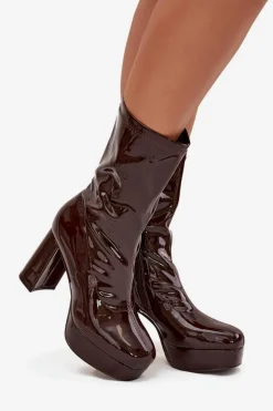 Lakierowane Botki Damskie Na Platformie I Słupkowym Obcasie Czekoladowe Calvessa