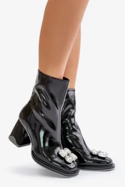 Lakierowane Botki Damskie Na Słupku Z Ozdobą D&A MR880-019 Czarne