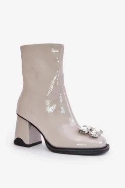 Lakierowane Botki Damskie Na Słupku Z Ozdobą D&A MR880-019 Jasnoszare