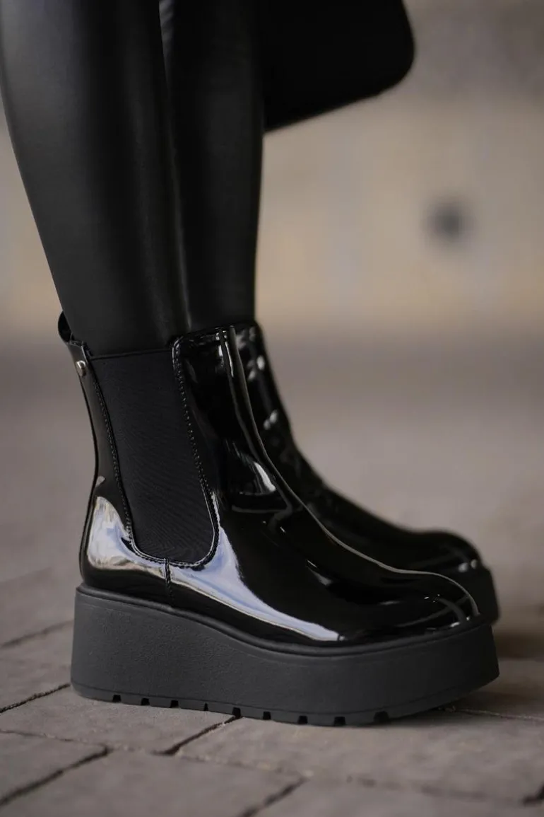 Lakierowane Botki Damskie Na Platformie I Koturnie Ocieplane Czarne Wloedia