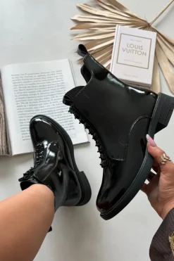 Lakierowane Botki Damskie Z Naturalnej Skóry D&A MR52-108 Czarne