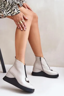 Lakierowane Botki Na Koturnie Ocieplane D&A MR880-136 Jasnoszare