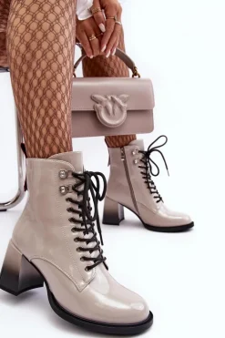 Lakierowane Botki Na Słupku Sznurowane D&A MR870-06 Jasnoszare