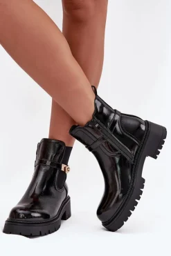 Lakierowane Botki Sztyblety Ocieplane Z Ozdobnym Paskiem Czarne Vivessa