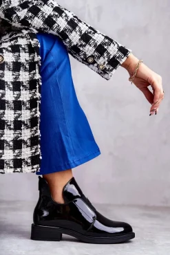 Lakierowane Botki Z Wycięciami Na Płaskim Obcasie Czarne Eunice