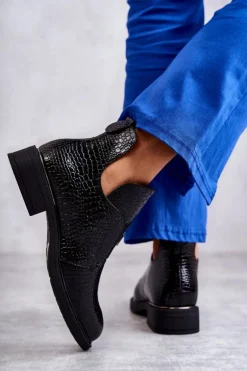 Lakierowane Botki Z Wycięciami Na Płaskim Obcasie Czarne Eunice