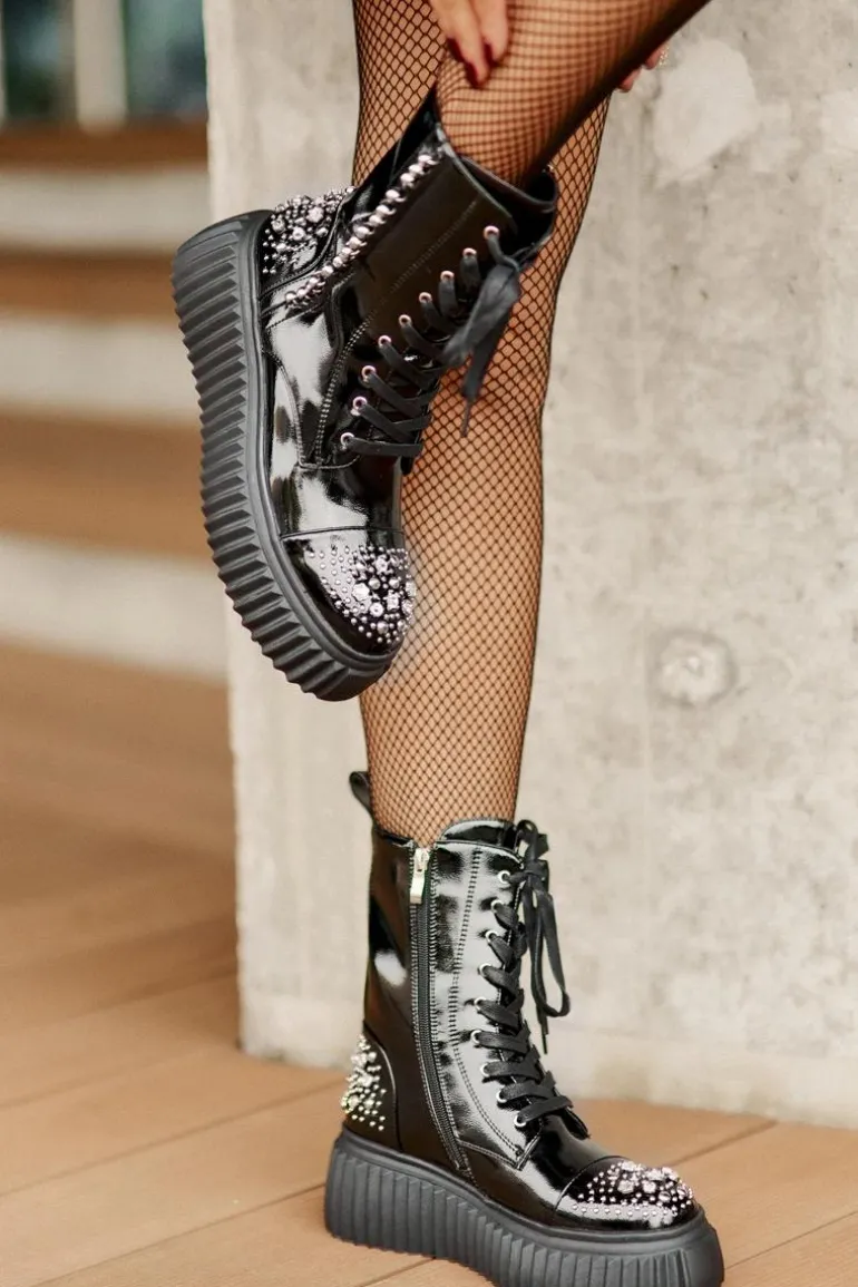 Lakierowane Botki Ze Zdobieniem Na Platformie D&A MR880-079 Czarne