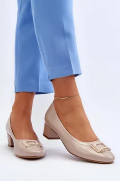 Lakierowane Czółenka Na Klocku Z Ozdobą Beżowe Enollia