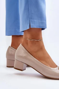 Lakierowane Czółenka Na Klocku Z Ozdobą Beżowe Enollia