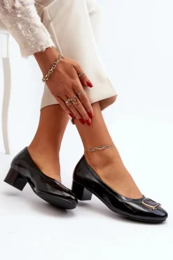 Lakierowane Czółenka Na Klocku Z Ozdobą Czarne Enollia