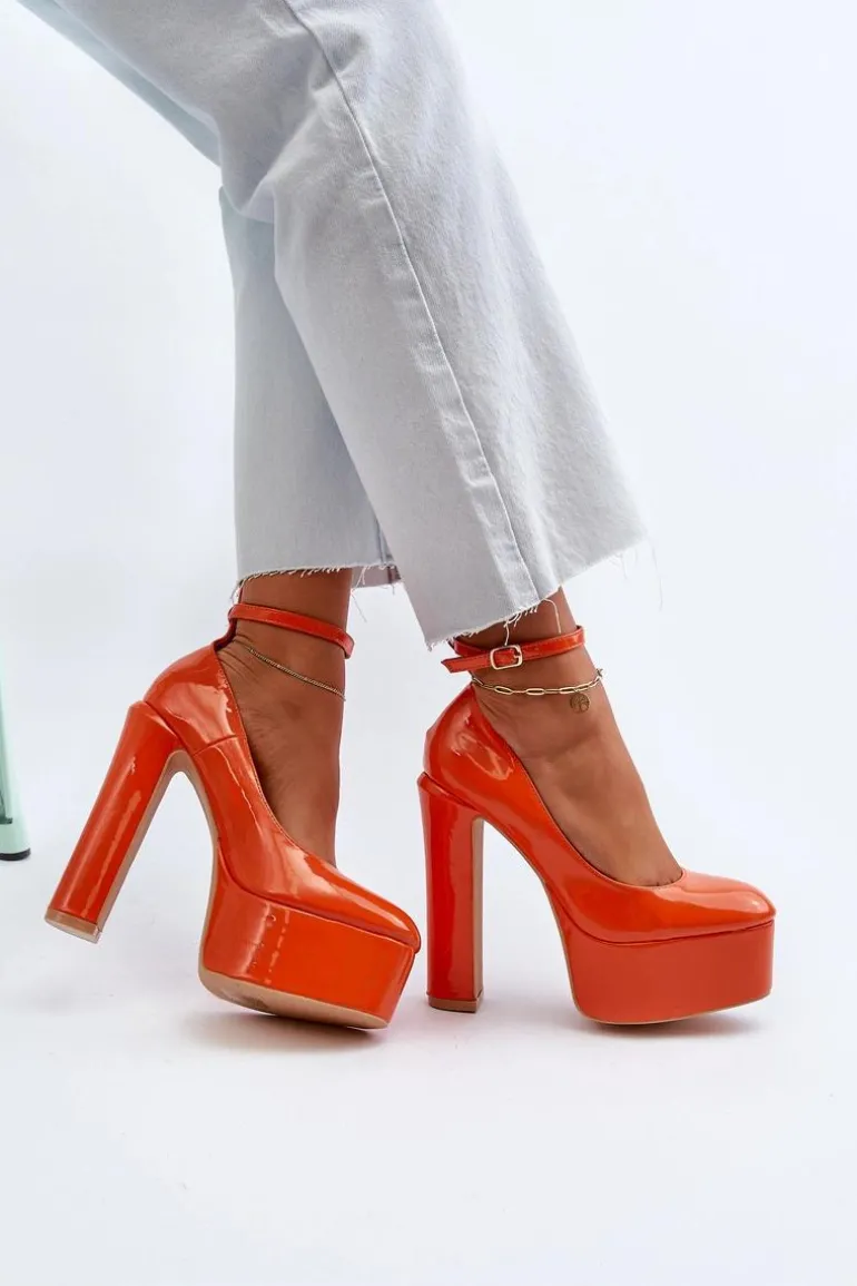 Lakierowane Czółenka Na Masywnej Platformie I Słupku Pomarańczowe Ninames