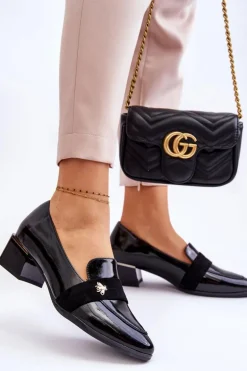 Lakierowane Czółenka Na Niskim Obcasie Z Ozdobą Czarne Doria