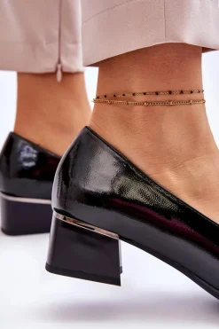 Lakierowane Czółenka Na Niskim Obcasie Z Ozdobą Czarne Doria