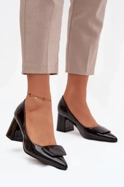 Lakierowane Czółenka Na Słupku Z Ozdobą Czarne Isoline