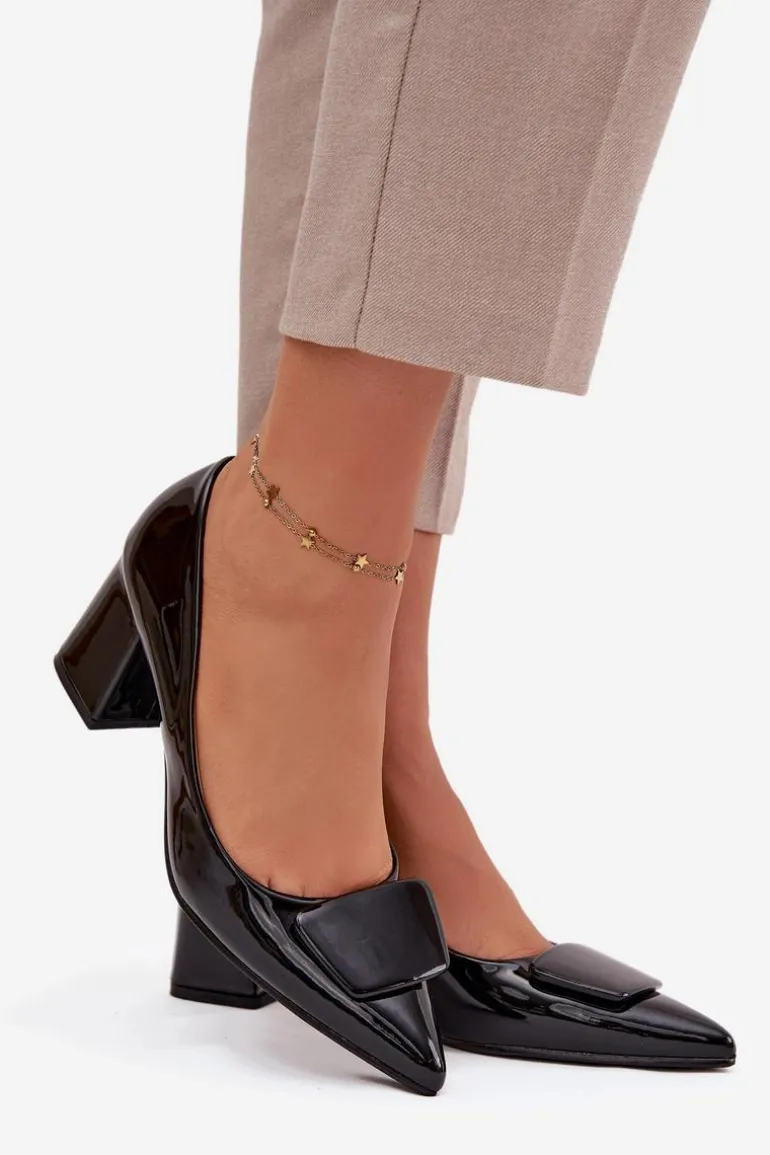 Lakierowane Czółenka Na Słupku Z Ozdobą Czarne Isoline