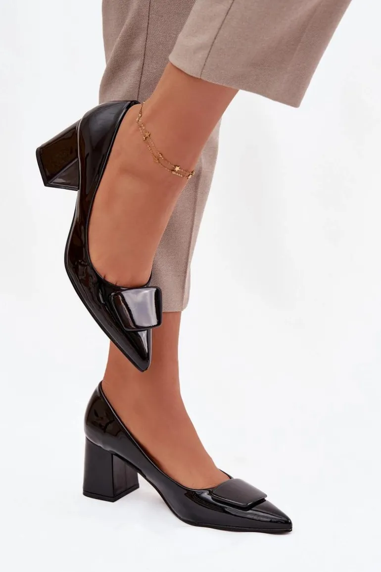 Lakierowane Czółenka Na Słupku Z Ozdobą Czarne Isoline