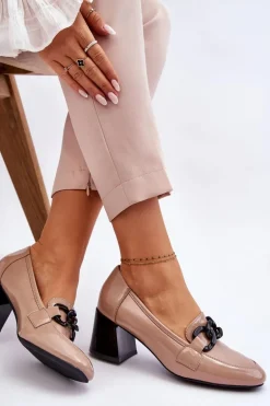 Lakierowane Czółenka Z Łańcuchem Beżowe Keilani