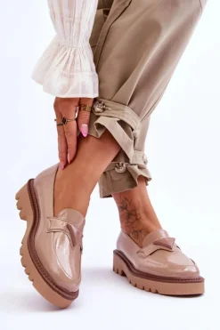 Lakierowane Damskie Mokasyny Na Platformie Z Ozdobą Beżowe Jonett