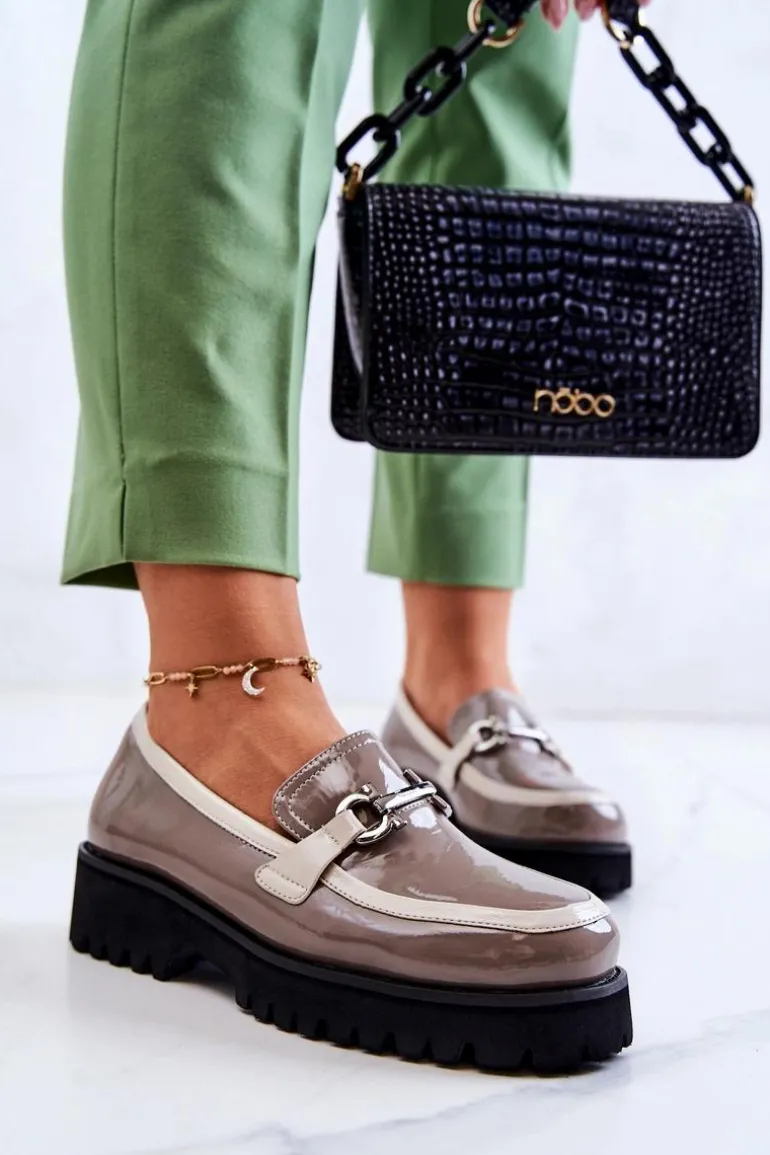 Lakierowane Damskie Półbuty Loafery Beżowo-Białe Cassida