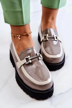 Lakierowane Damskie Półbuty Loafery Beżowo-Białe Cassida