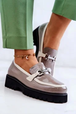 Lakierowane Damskie Półbuty Loafery Beżowo-Białe Cassida