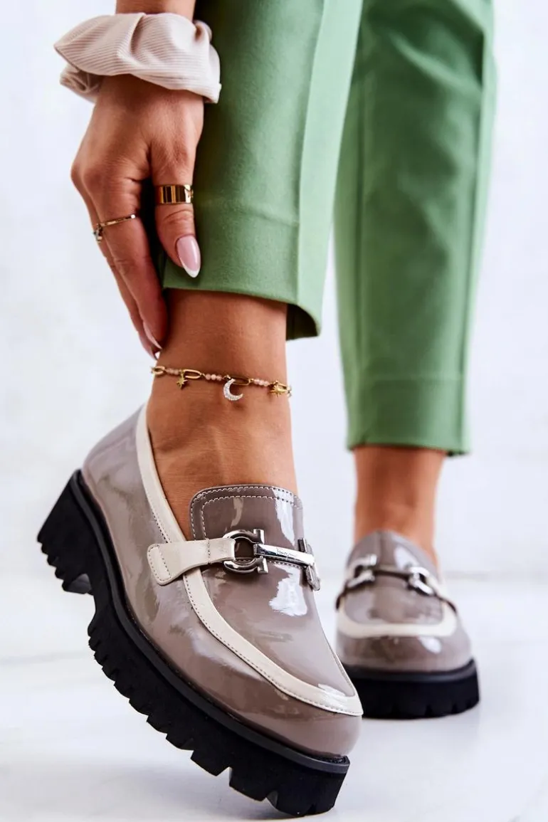 Lakierowane Damskie Półbuty Loafery Beżowo-Białe Cassida