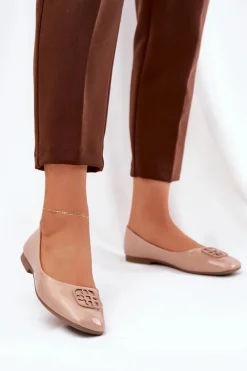 Lakierowane Eleganckie Baleriny Damskie Z Ozdobnym Detalem Vinceza 17377 Beżowe