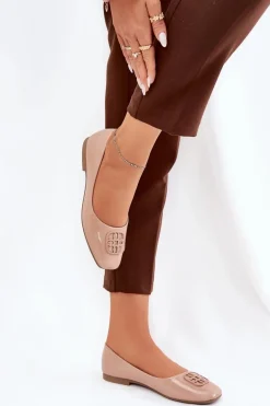 Lakierowane Eleganckie Baleriny Damskie Z Ozdobnym Detalem Vinceza 17377 Beżowe