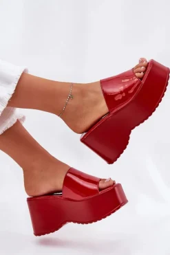 Lakierowane Klapki Damskie Na Platformie I Koturnie Czerwone Nellevia