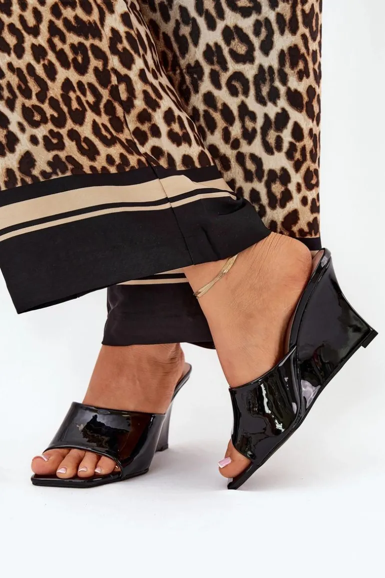 Lakierowane Klapki Damskie Na Koturnie Czarne Nelithin