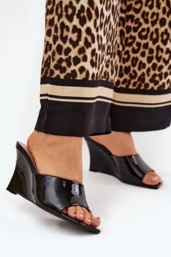 Lakierowane Klapki Damskie Na Koturnie Czarne Nelithin