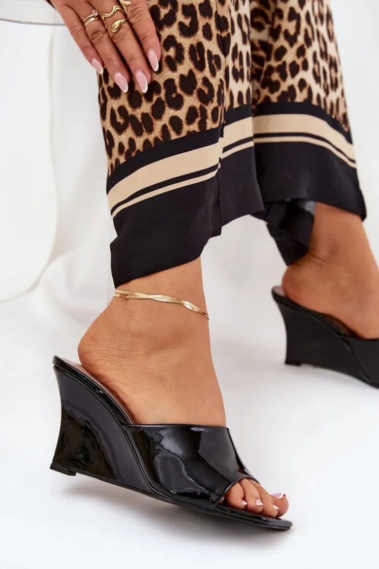 Lakierowane Klapki Damskie Na Koturnie Czarne Nelithin